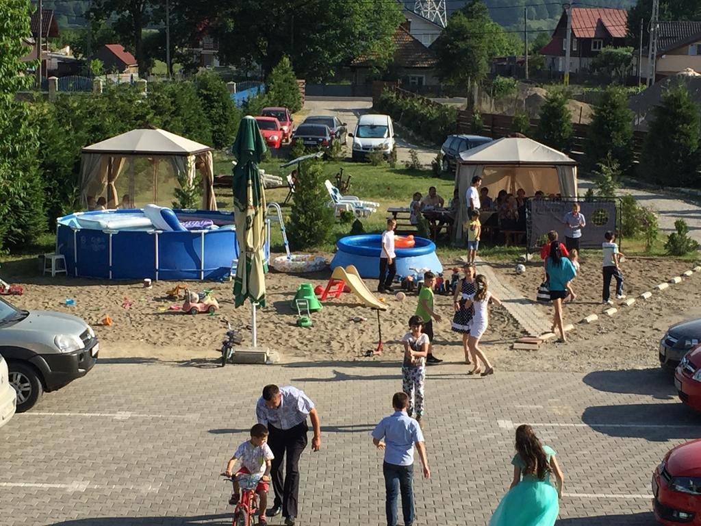Pensiunea Ianis Piatra Neamţ Екстериор снимка